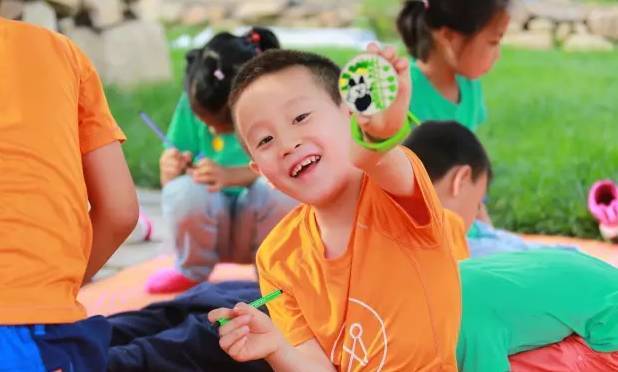 夏令营不仅可以让孩子自理能力得到提高，对孩子的成长也非常有益~